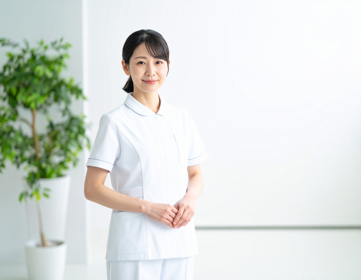 【無料・商用OK】日本人女性看護師の人物素材（白衣・院内背景・清潔感）